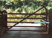 Gate 9 Five bar farm gate with hockey stick top made from steel with Viro lock and BFT Hydraulic ram Sheffield